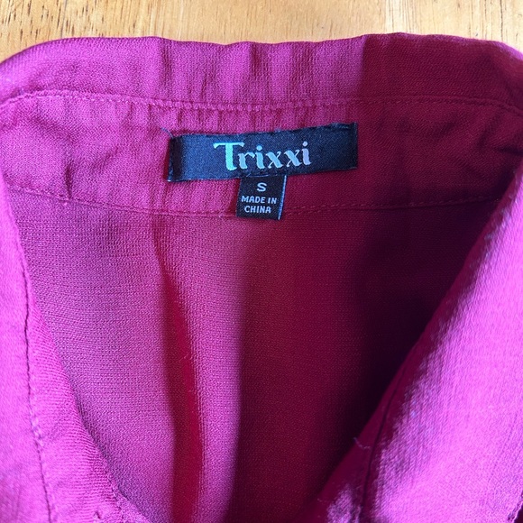 Super Cute Christmas Blouse - Picture 11 of 13